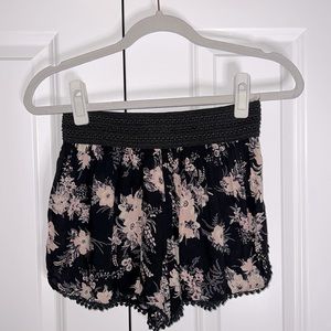 Adorable beachy floral shorts